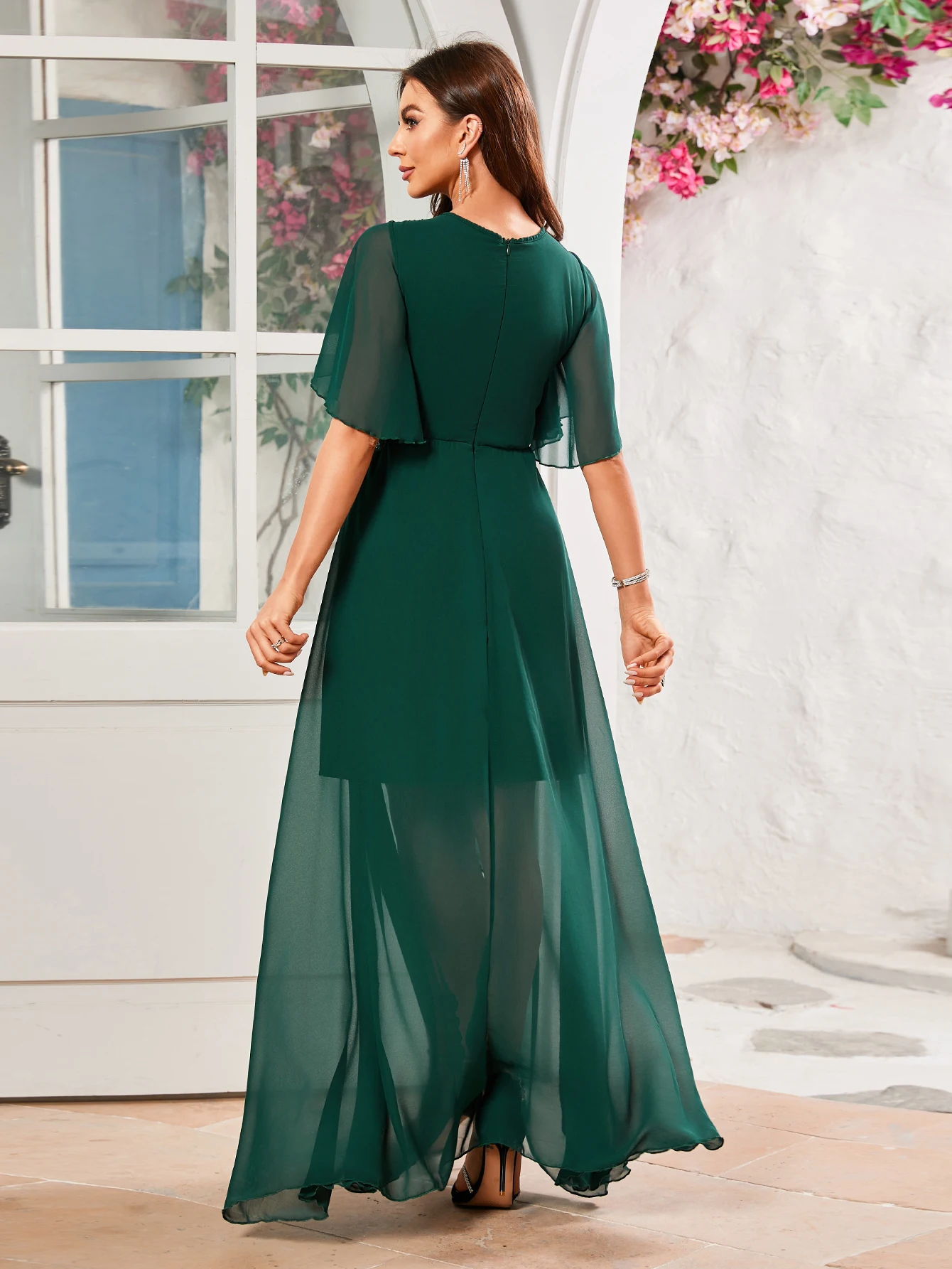 Vestido Longo com Mangas de Renda em Forma de Borboleta e Decote em Forma de Chave com Cintura para Damas de Honra