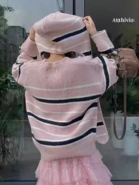 Outono 2025 feminino malha redonda ne camisola com chapéu listrado faionable ele nova chegada conjunto de malhas por fornecedor sem marca