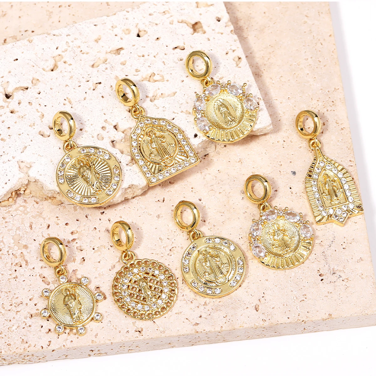 

Men's Necklaces Women's Necklaces Lucky Gift Jesus Virgin Mary Christian Copper Plated Necklace Pendant Jewelry Wholesale