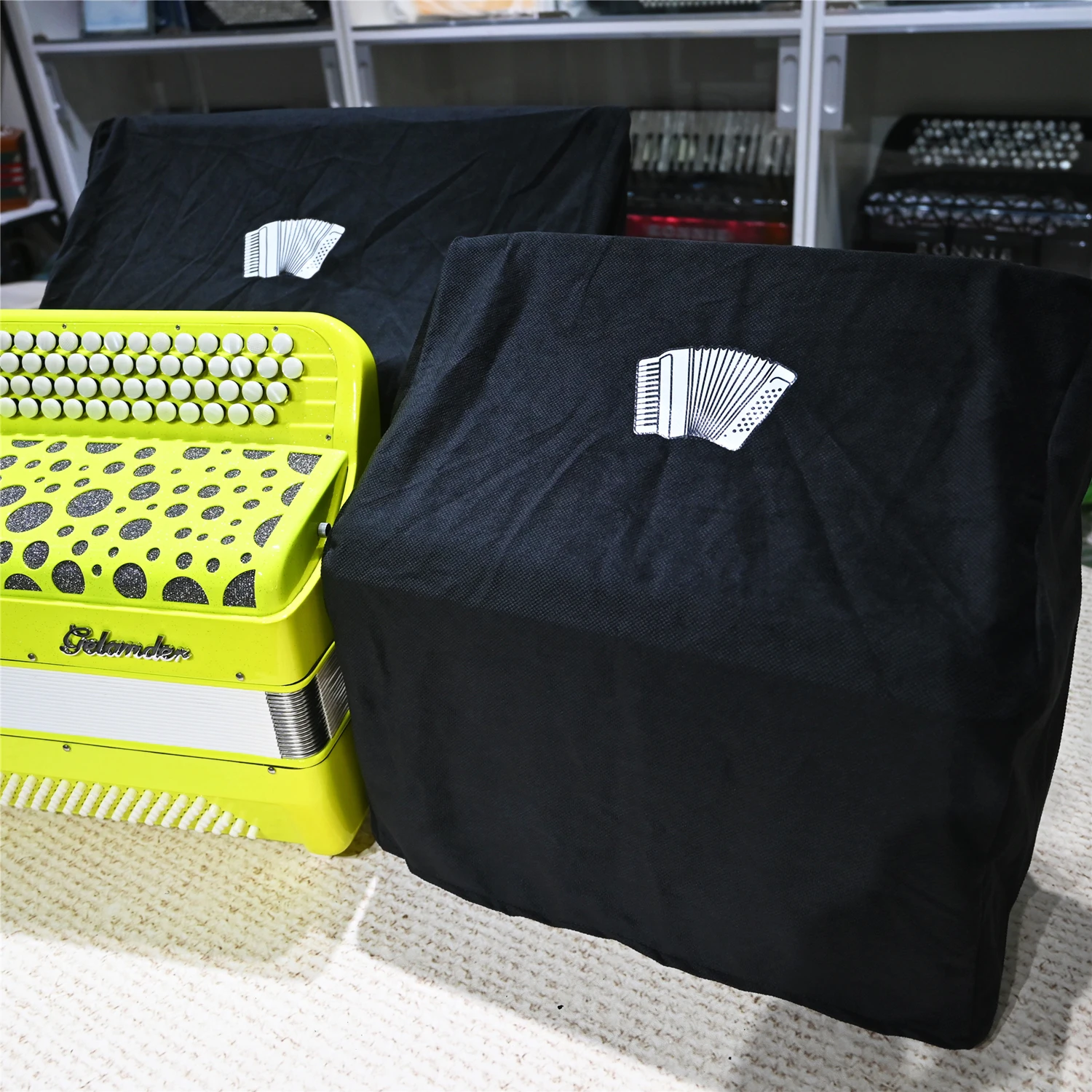 Accordion Dust Cover, Flannelette Material, Lightweight Portable Breathable Foldable Dustproof Protective Cover for Accordion image 3