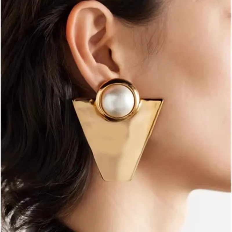 

Vintage Geometric Metal Pearl Earrings for Women European And American Personality Exaggerated Unique Party Jewelry Gifts
