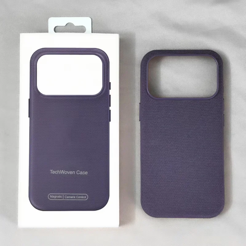 Luxuriöse, offizielle Technologie-Stoffhülle mit Magnetfunktion für iPhone 18 Pro, 17 Pro Max, kompatibel mit MagSafe, Original-Technologie, strukturierte Rückseite. – Detail 16