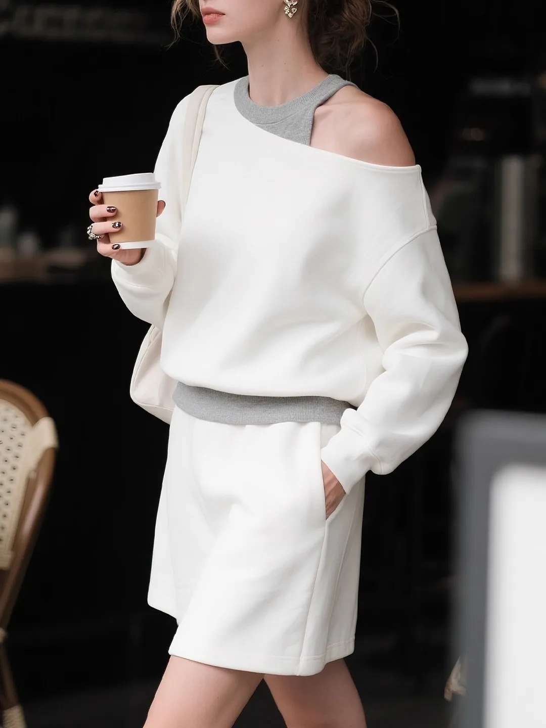 

White Shoulder-baring Sweatshirt Women's Loose Fit Versatile Elegant Style Autumn New Arrival Comfortable Lazy Fashion Top