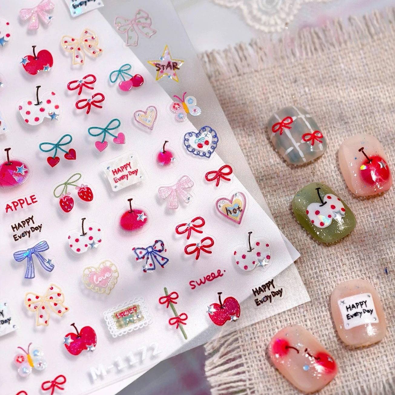甘いリンゴスターちょう結びチェリーリボン蝶ネクタイイチゴハート蝶光沢のある自己粘着ネイルアートステッカーマニキュアデカール