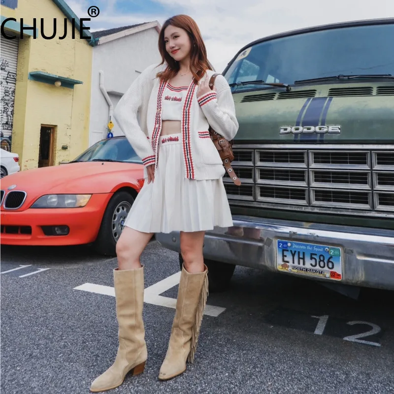 

CHUJIE 2025 Ранняя осень Комплект из 3 предметов во французском стиле — вязаный кардиган с v-образным вырезом + топ без рукавов и плиссированная юбка, облегающий крой