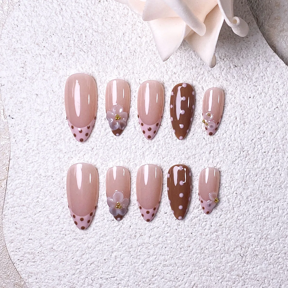 

10 pieces of handcrafted pink-brown French polka dot 3D flowers press-on nails, elegant, romantic, minimalist, high-end, sexy an