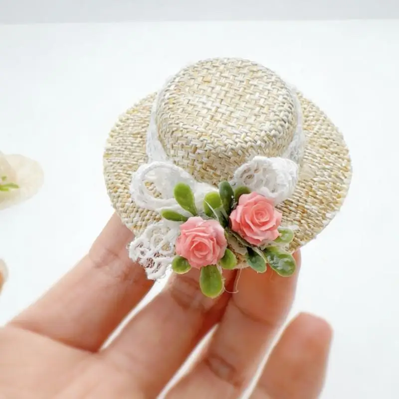 1pcs Dollhouse Miniature Scene Decor Prop Model Mini Hand-Woven Summer Straw Hat Sun Hat Mini Doll Hat DIY Pendant Accessory