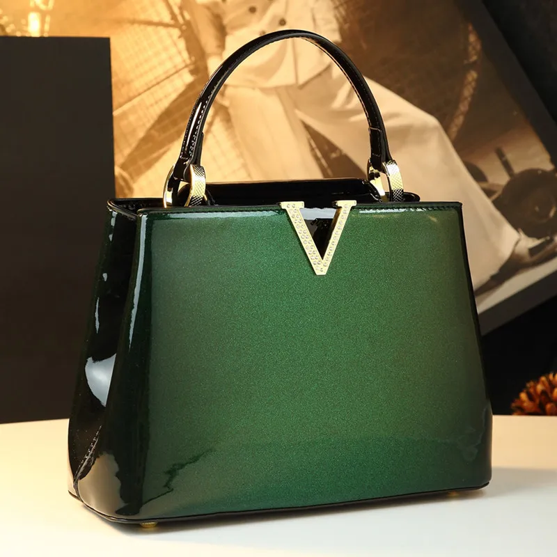 

Patent Leather Women's Handbags Fashion Diamonds V Letter Small Shoulder Crossbody Bag 2025 New Ladies Messenger Shell Bags
