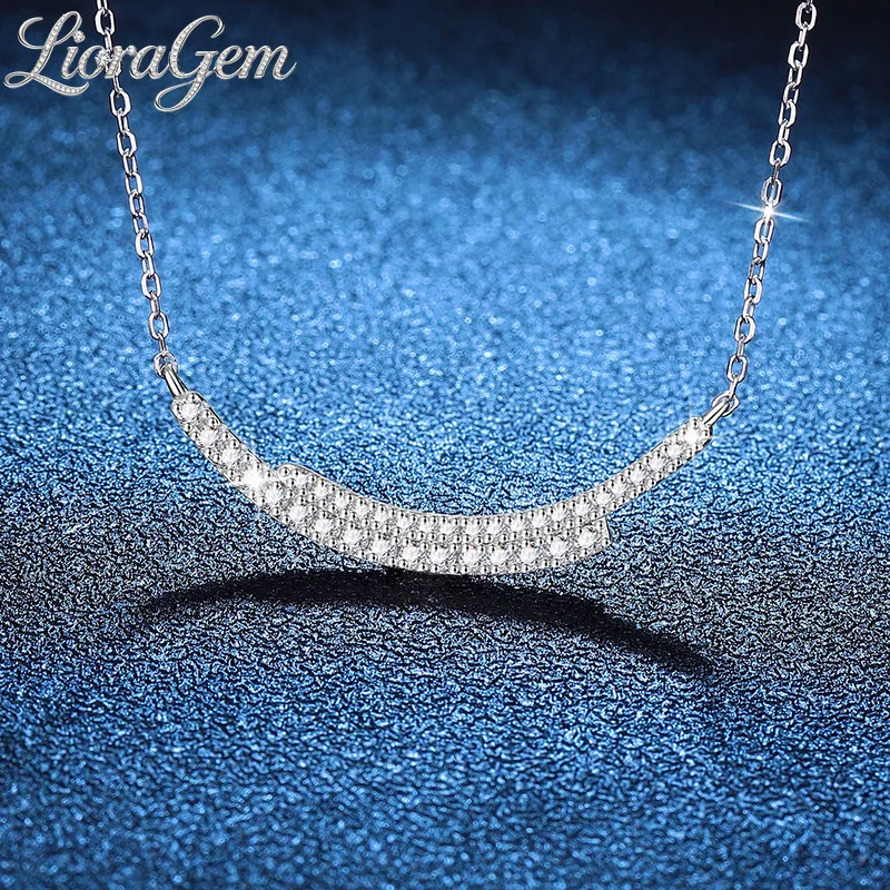 

LioraGem Platinum PT950 D-color Moissanite 0.36-carat Pendant Collarbone Chain for Women, Full-diamond Simple Smile Necklace