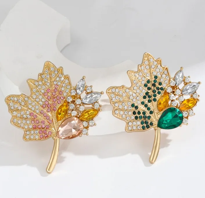

New environmentally friendly alloy fashionable high-end maple leaf brooch pin