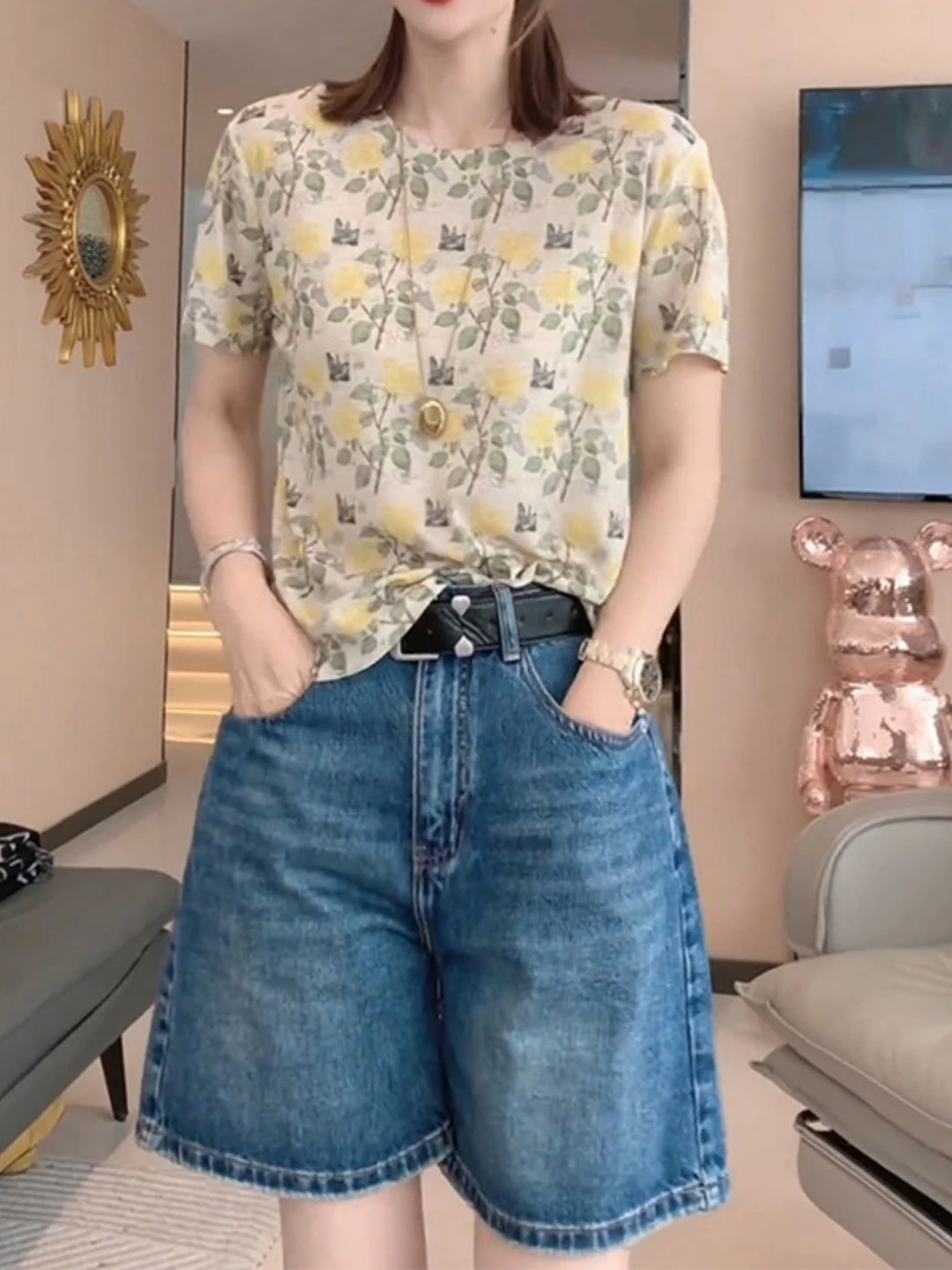 

High Waist Wide Leg Blue Denim Shorts Women's Summer Straight Cut Flattering Loose Fit Five-Quarter Length Trousers