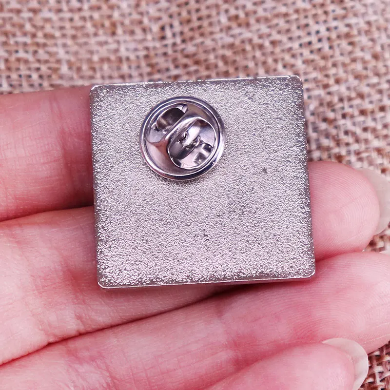 جوجوس مغامرة غريبة المينا دبوس أنيمي بروش جوولين كوجوه السيف فراشة القوى جوتارو كوجو الحد الأدنى الخنفساء شارة مجوهرات