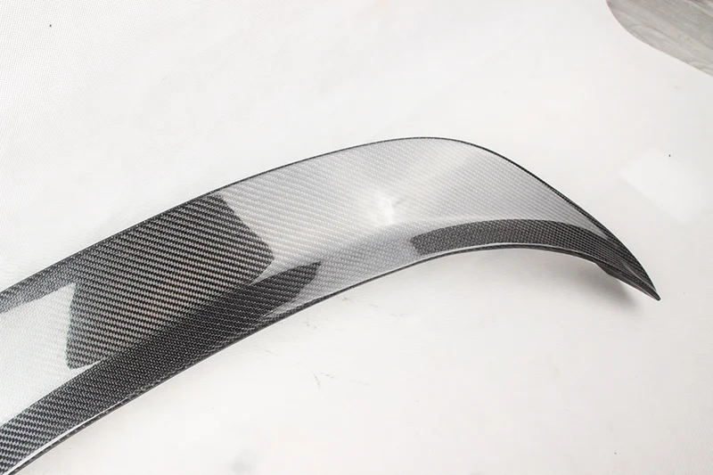 Glossy wet carbon finish