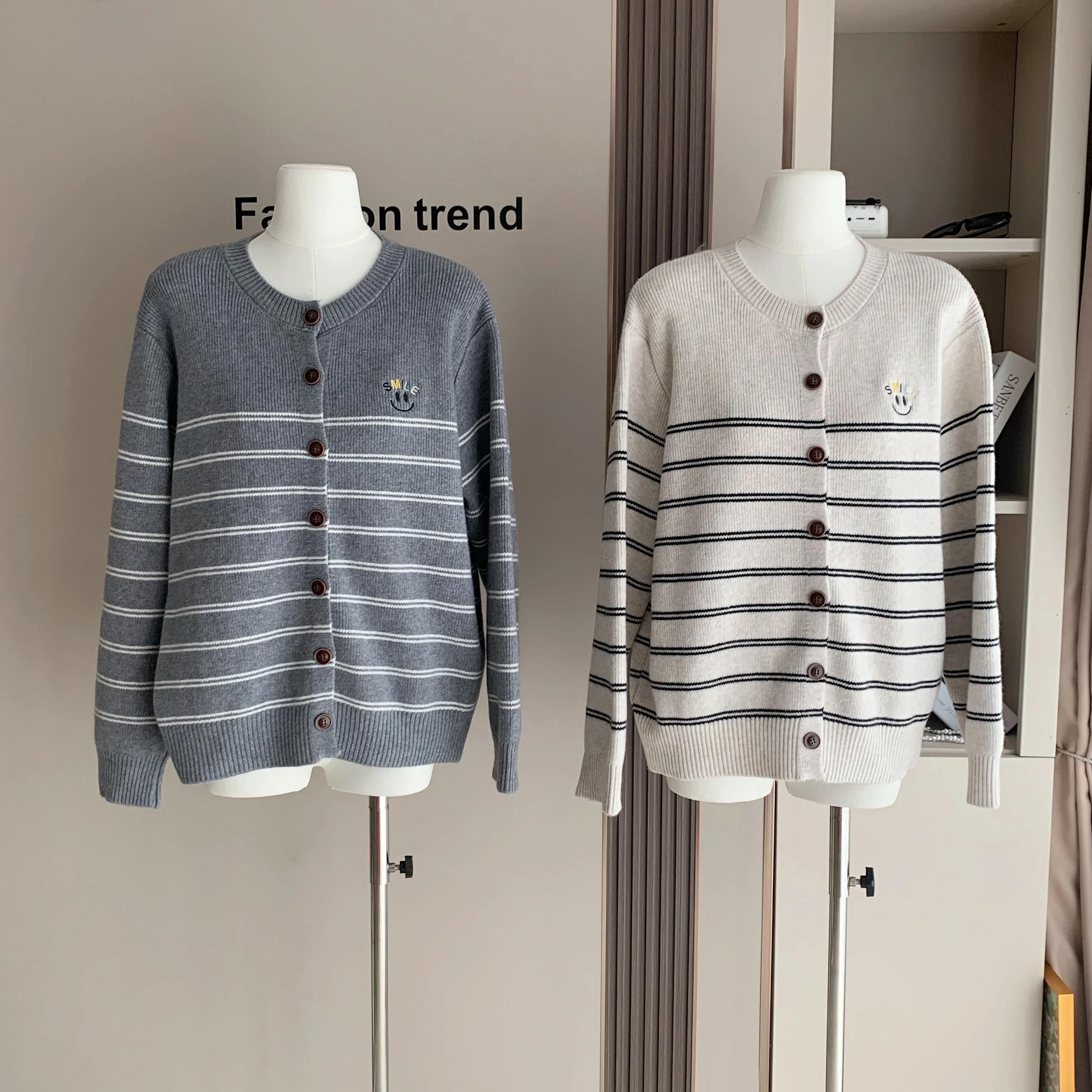 Cardigan allentato a maniche lunghe a righe con scollo a O autunno inverno da donna Lady elegante streetwear cardigan basic monopetto