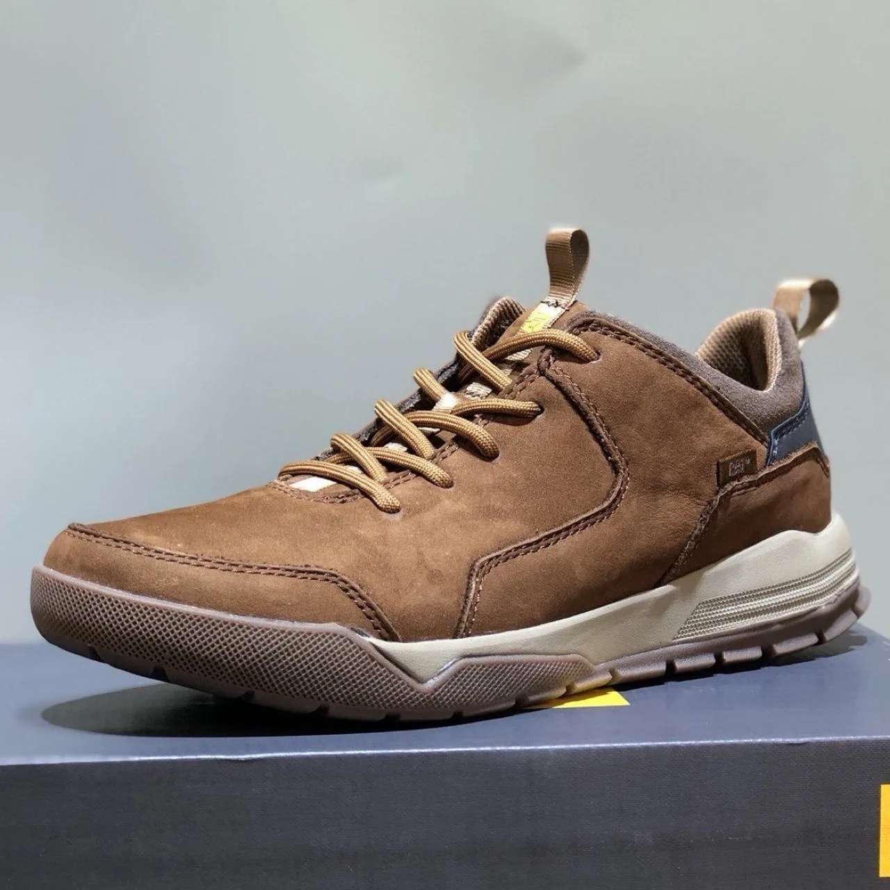 أحذية رجالية للعمل رياضية خفيفة للغاية من الجلد الطبيعي ذات قطع منخفضة أحذية جلدية غير رسمية للمشي لمسافات طويلة في الهواء الطلق أحذية عمل للرجال