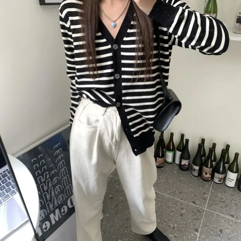 Spring and Autumn Women\'s Long Sleeve V-Neck Stripe Contrast Knitted Cardigan Button Patchwork Fashion Casual Formal Tops