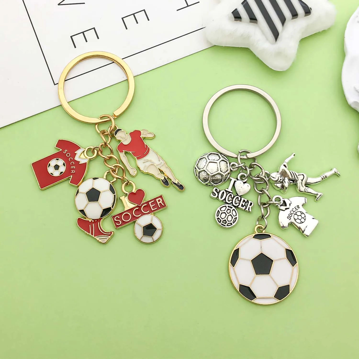 1pc New Fashion Football Player Keychain, Alloy I Love Football Key Ring, Jewelry Gift For Football Lovers