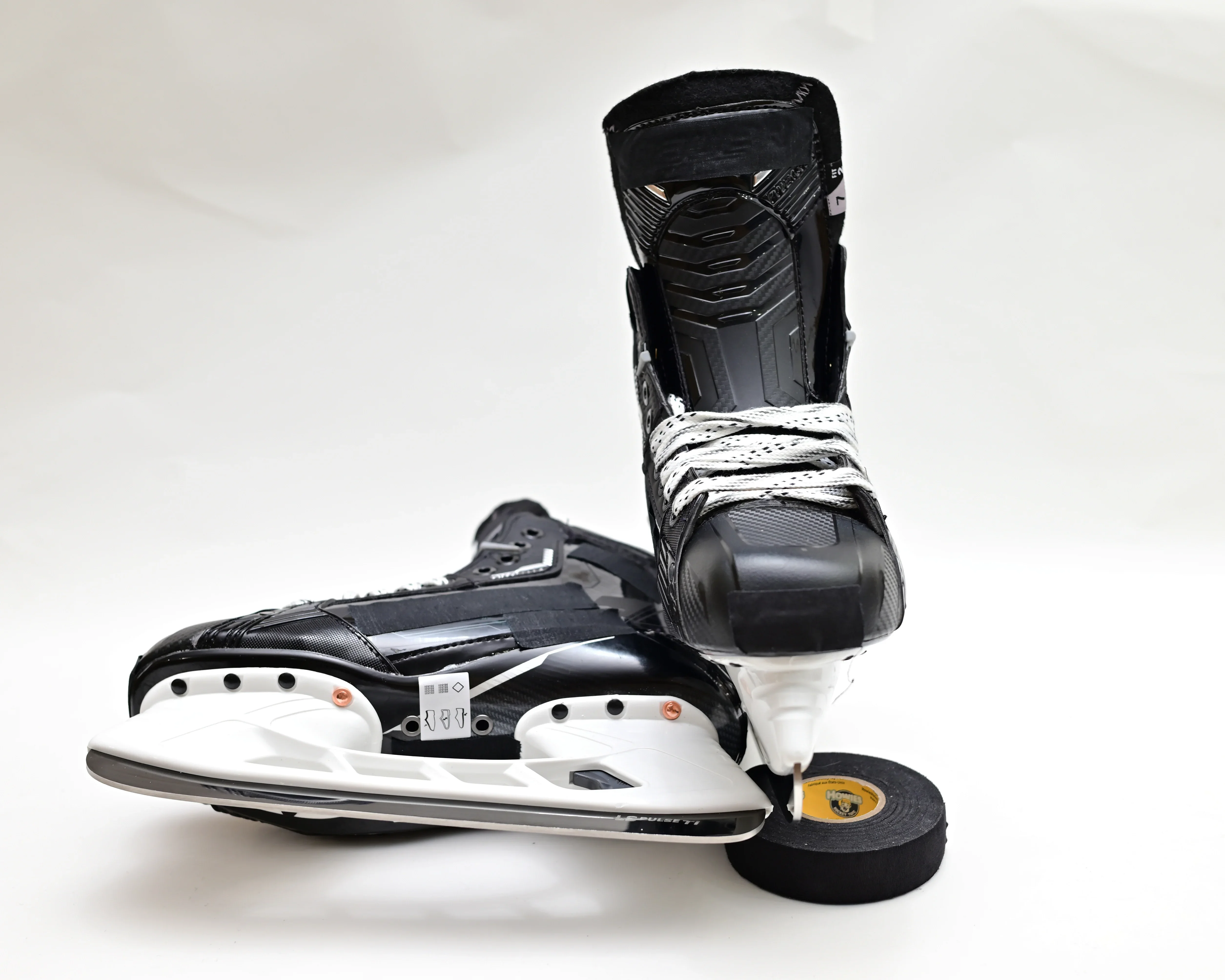 Forme thermique Moulage thermique Hockey Skate Curv Lame en acier composite Véritable hockey sur glace en fibre de carbone Performance personnalisable adaptée à la lumière