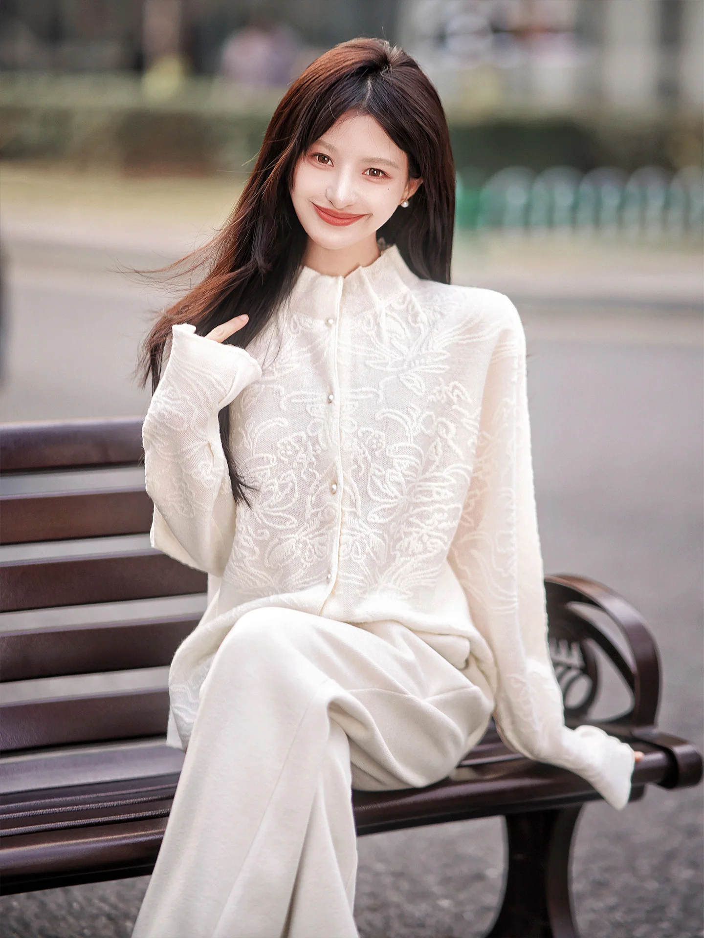 

ZhaodaXi Float Light Knitted Woolen Sweater 00% Wool Embroidered Stand Collar Pearl Button Ele Top Women's Faion