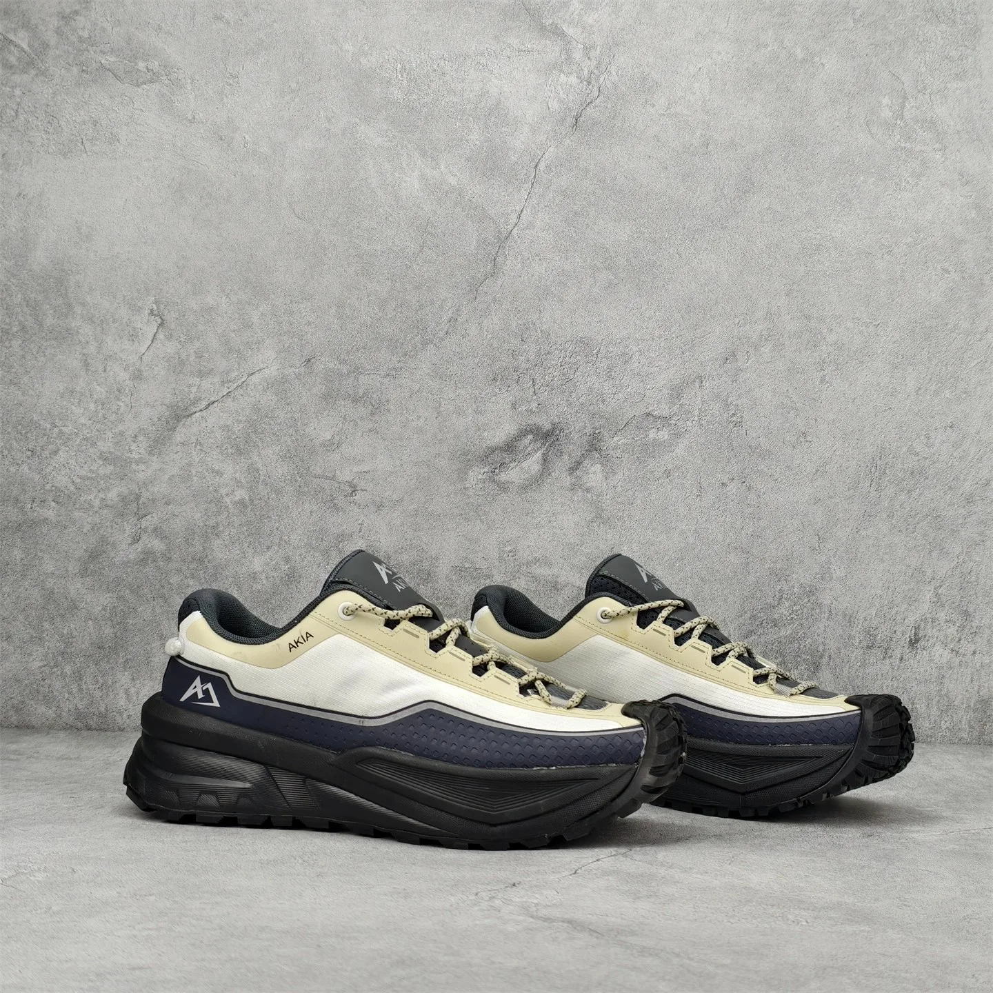 Anti-slip hiking shoes for men and women Lightweight thick-soled comfortable and durable trainers Walking shoes Sports trainers