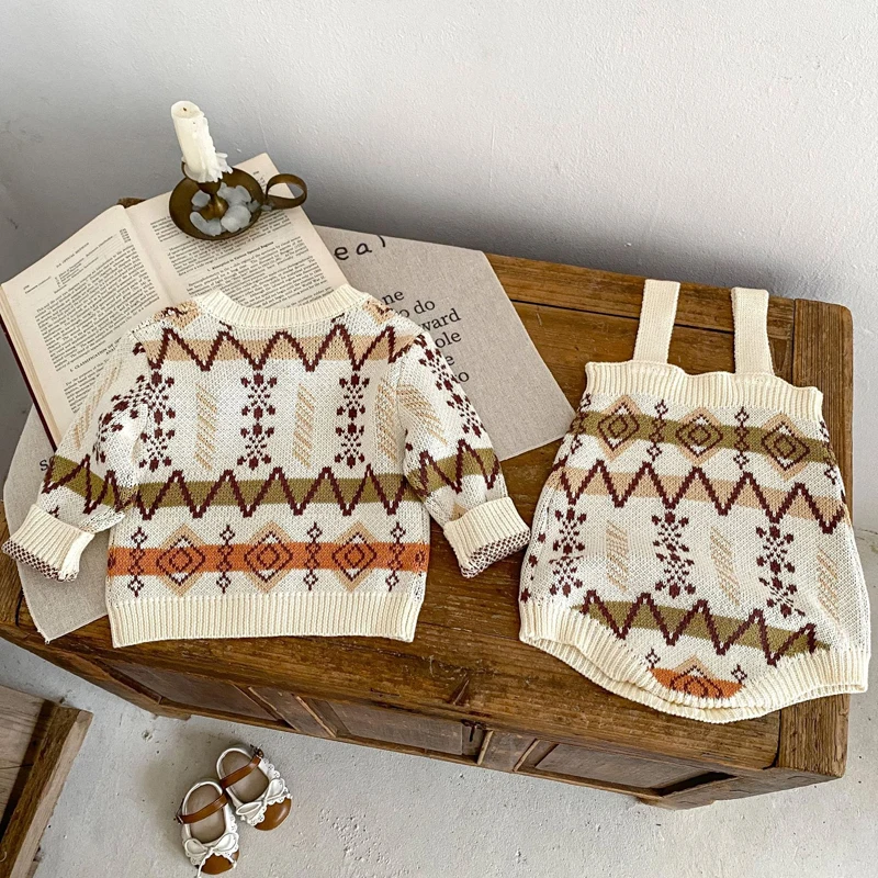 Autumn new 0-3 year old baby sweater set with contrasting lines for boys and girls, jacquard knit with jacket and shoulder strap