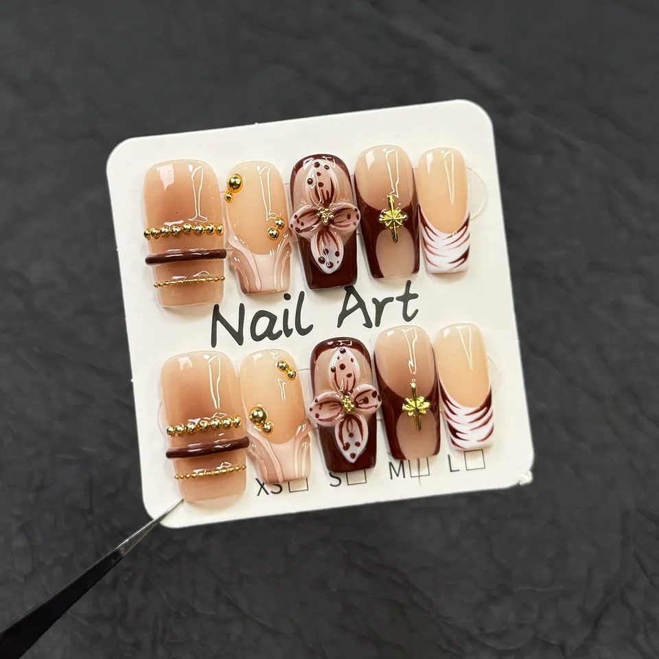 10 piezas de set de uñas postizas retro, nude y marrón con degradado, cuadradas, con cadena, estilo francés, con rayas 2