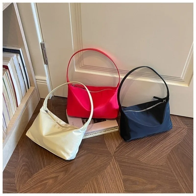CEEKAY Damen-Umhängetasche, Rot, Nylon, Leichtgewicht, Handtasche mit Reißverschluss, für den täglichen Pendelverkehr, lässig, minimalistisch – Detail 8