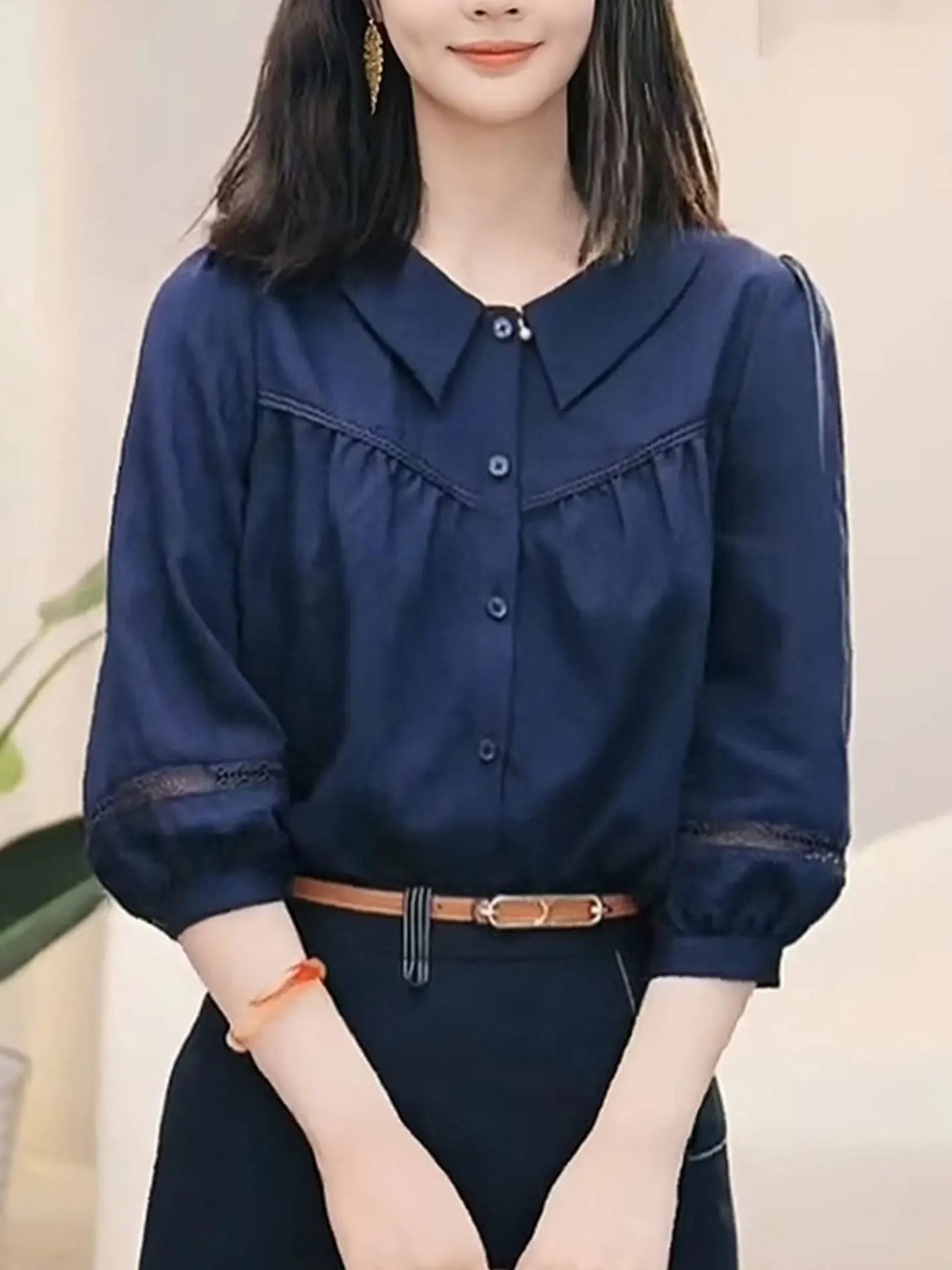 

Элегантный летний топ из шелка с одним пуговицей, средним рукавом, дышащим дизайном, в корейском стиле, для повседневной носки, с вырезами и сетчатыми вставками.