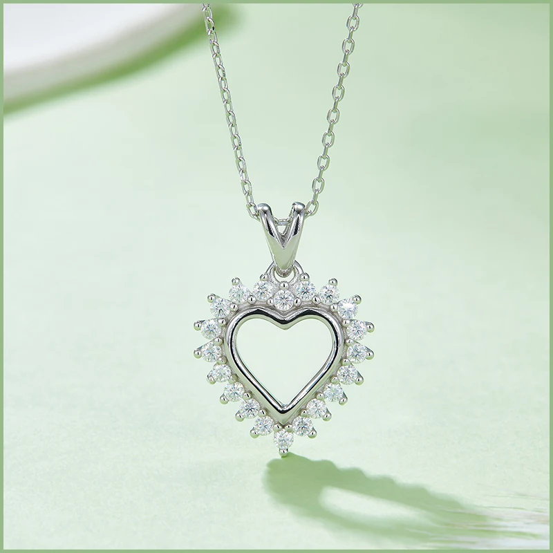 GEM'S BALLET 0.54Ct RD1.9mm Moissanite “Love Halo” Heart Pendant Necklace in 925 Sterling Silver Wedding Jewelry Gift For Her