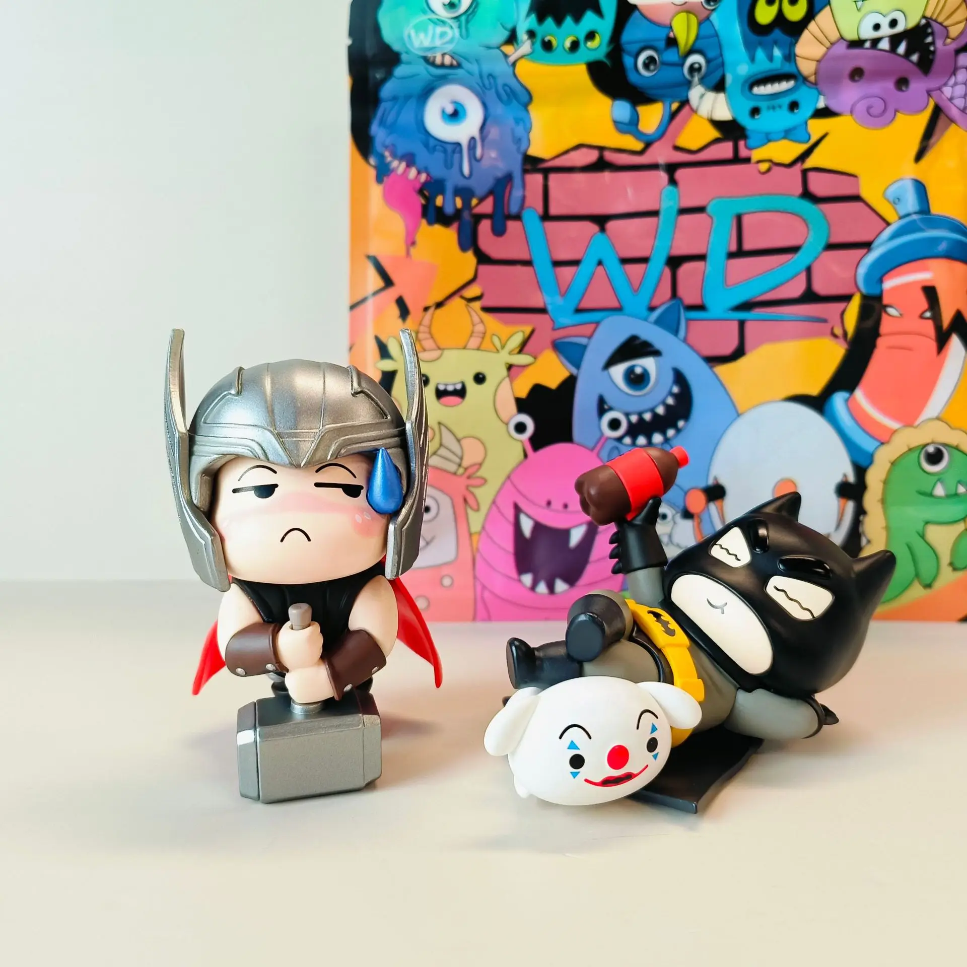 6 개/대 애니메이션 크레용 신짱 Cos 캡틴 아메리카 아이언 맨 q 버전 액션 피규어 PVC 모델 장난감 책상 장식 Collectible Gifts