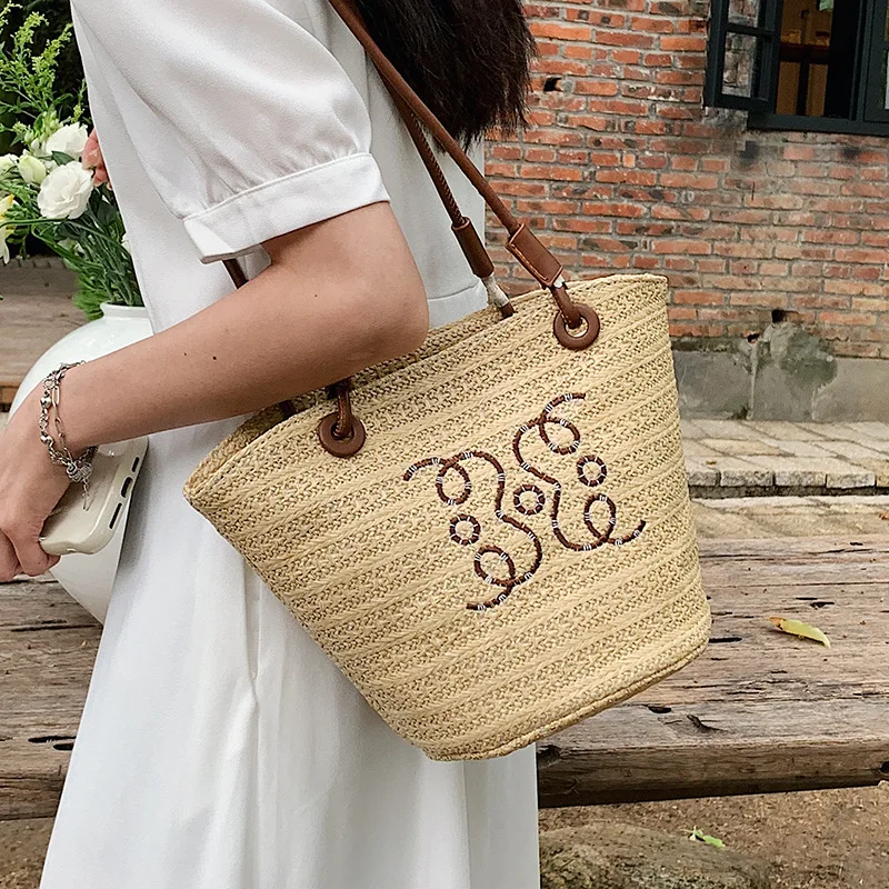 High Quality Straw Bag for Women with Large Capacity, Holiday Summer Beach Bag, One Shoulder Woven Bucket Bag Travelling Bags