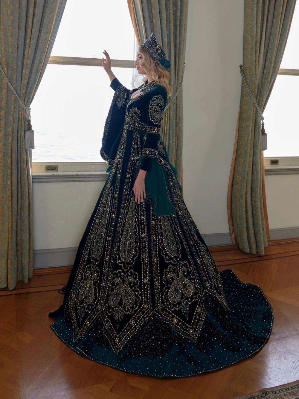 Luxury V-neck African Caftan Dubai Moroccan Elegant Kaftan Long Sleeve Muslim Party Evening Dress Beaded Crystals Customized