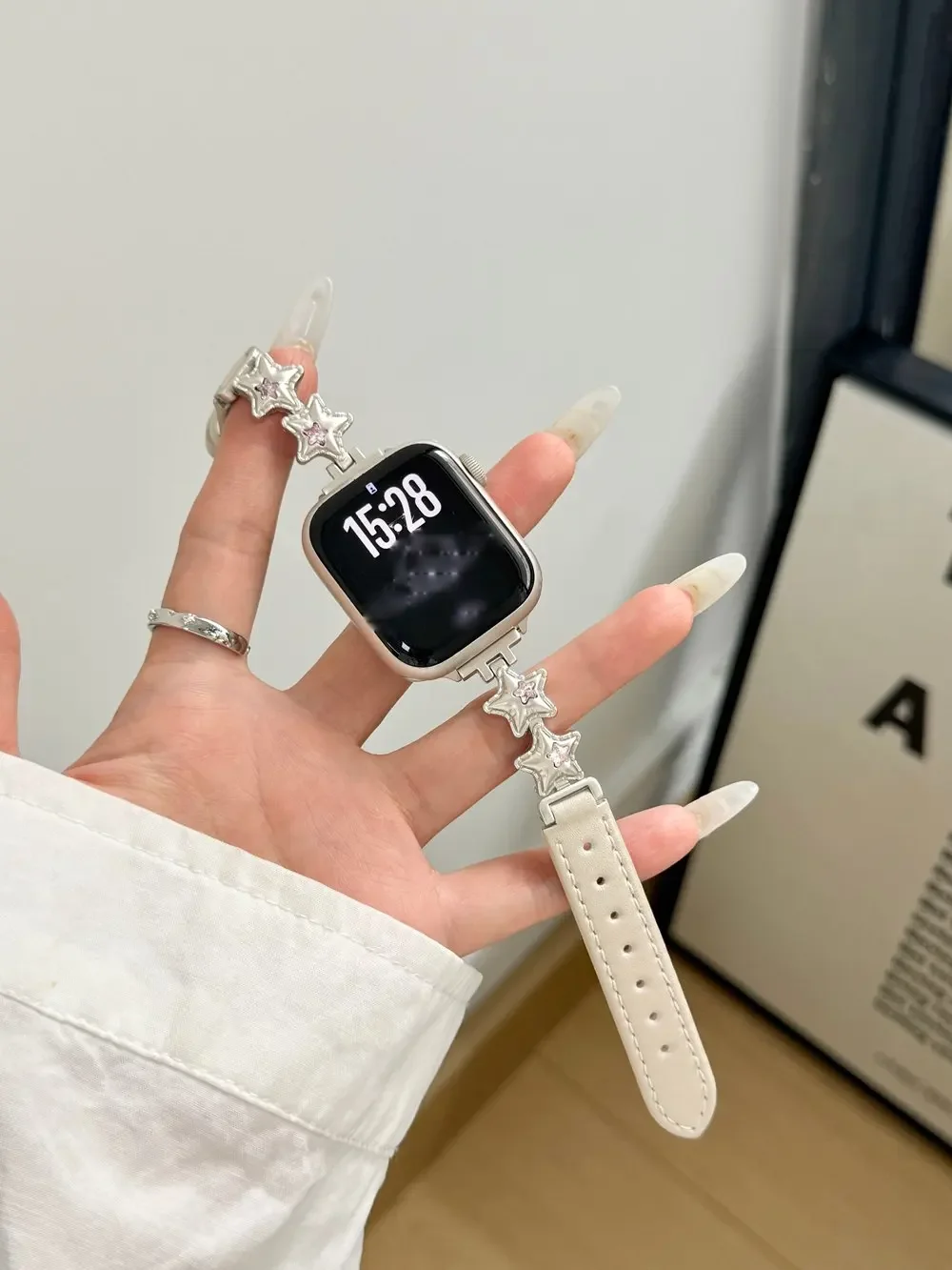 素敵なレザースターループ Apple Watch バンド女性 10/9/8/7/6/5/4/3 SE 38 ミリメートル 40 ミリメートル 41 ミリメートル 42 ミリメートル 44 ミリメートル 45 ミリメートル 46 ミリメートル 49 ミリメートルストラップ