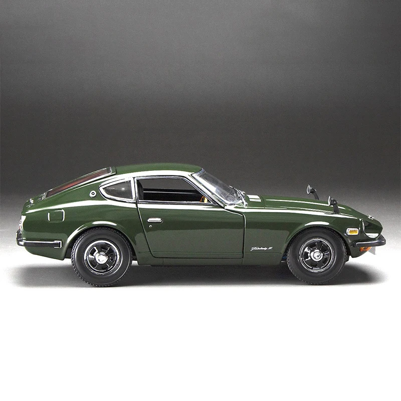 Diecast Original 1/18 Scale Nissan 1970 Fairlady Z S30 Sports Car 351 Simulation Alloy Car Model Display Collectible Decoration