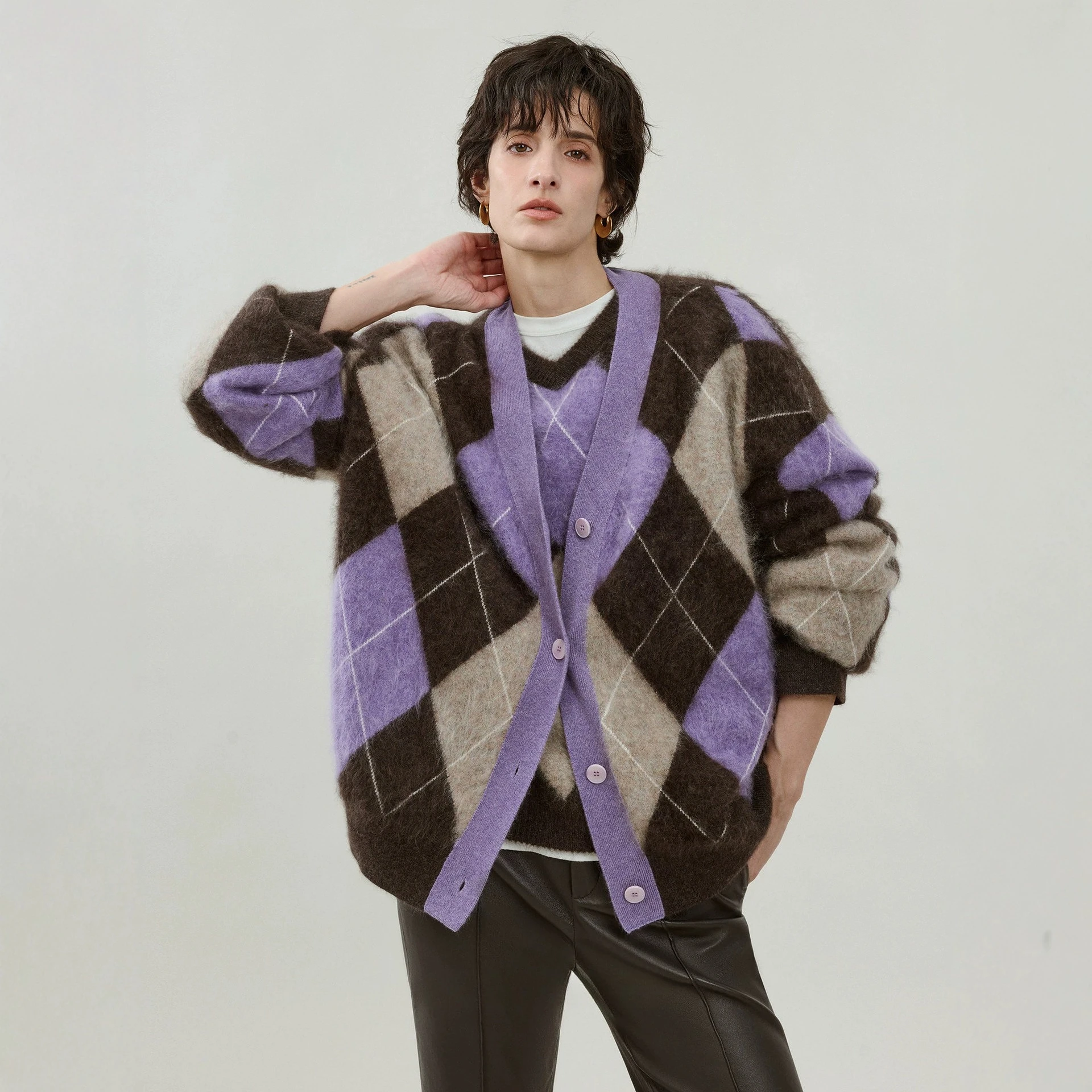 2026 autumn and winter new style diamond pattern intarsia cashmere wool brushed knitted cardigan V-neck sweater jacket brushed