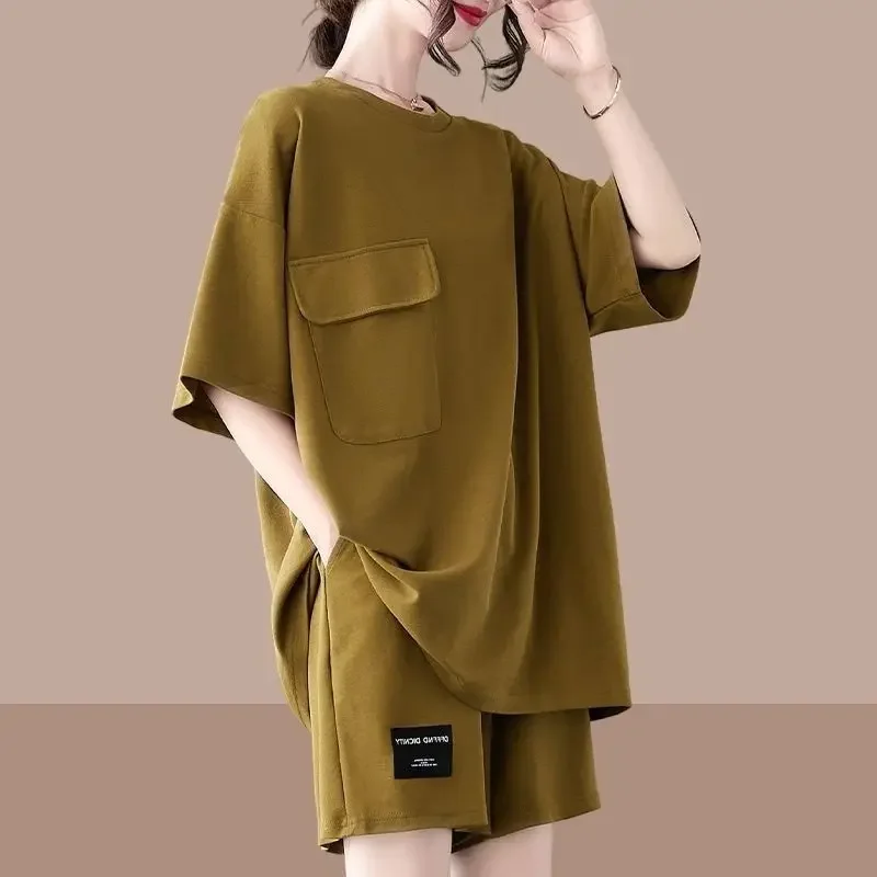 

Повседневная свободная модная футболка, одежда больших размеров, женский новый летний костюм 2025 года, универсальные топы с короткими рукавами, шорты, комплект из 2 предметов