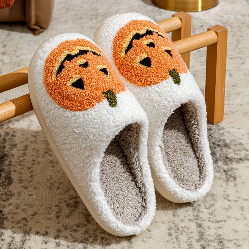 SHAJI Klassische Kürbis-Halloween-Plüsch-Baumwollpantoffeln Unisex Herbst Winter Warme TPR-Sohle Rutschfeste Hausschuhe für drinnen – Detail 5