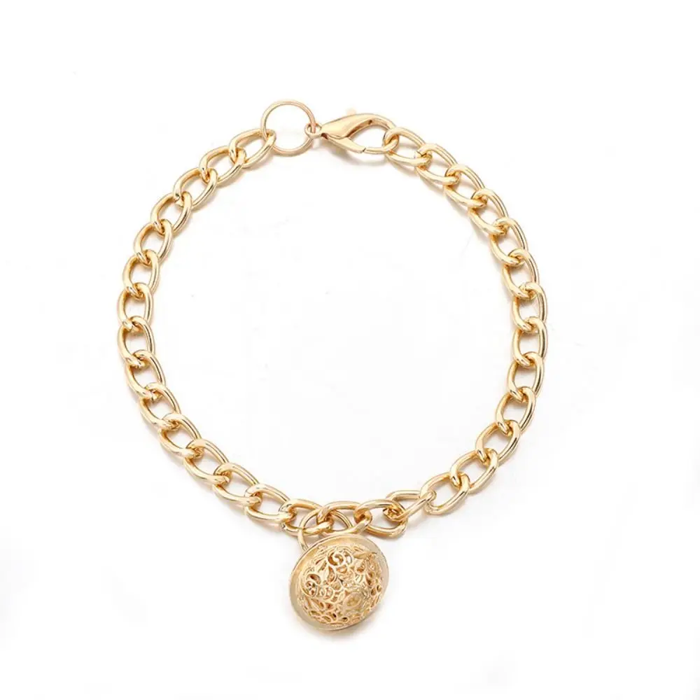 

Personalized Classic Pet Metal Necklace Universal Exquisite Dog Neck Chain Eye-catching Hollow Bell Cat Collar Pet Party