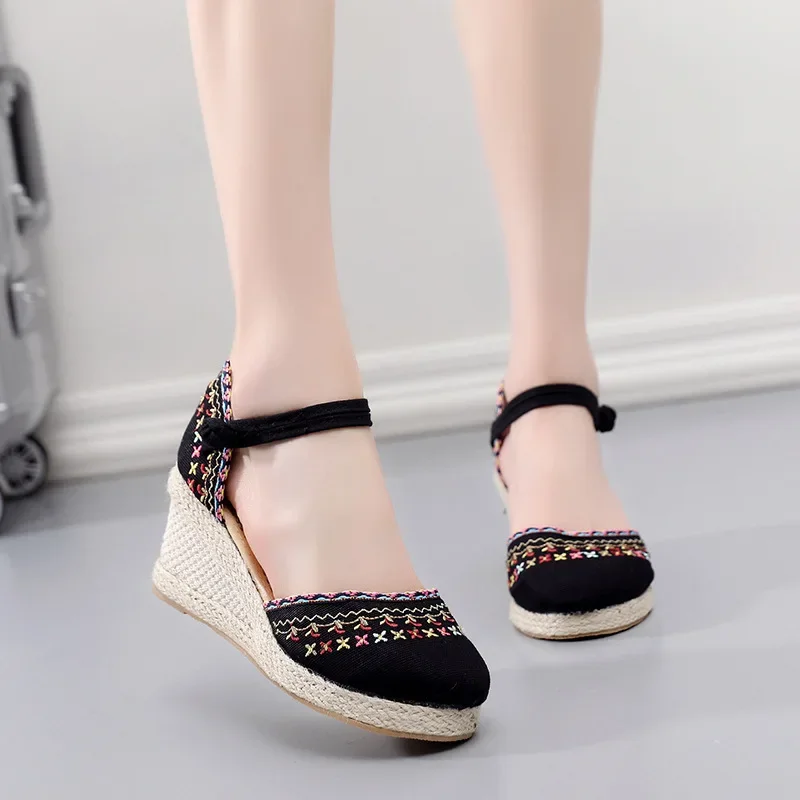 BEYARNE Women Traditional Beijing Fabric Shoe  Spring Bordered Embroidery Cotton Shoe Casual Buckle Wedges Women Sandals