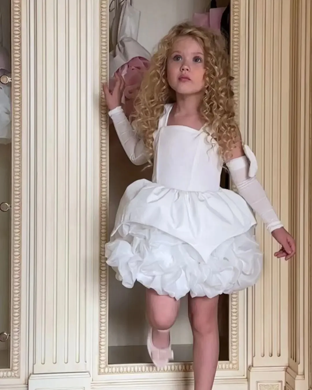 

White Flower Girl Dresses for Wedding With Bows Ruffles Knee Length Puffy Girl Kids Birthday Party Lovely First Communion Gowns