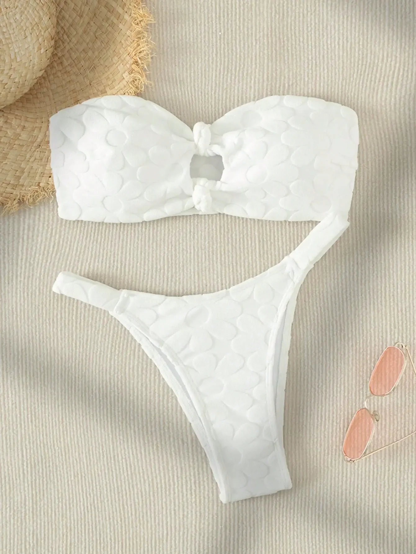 

Sexy White Bandeau Bikinis Sets Women Hollow Out Tie Bow Push Up Micro Swimsuit 2024 Brazilian Beach Bathing Suit Thong Swimwear