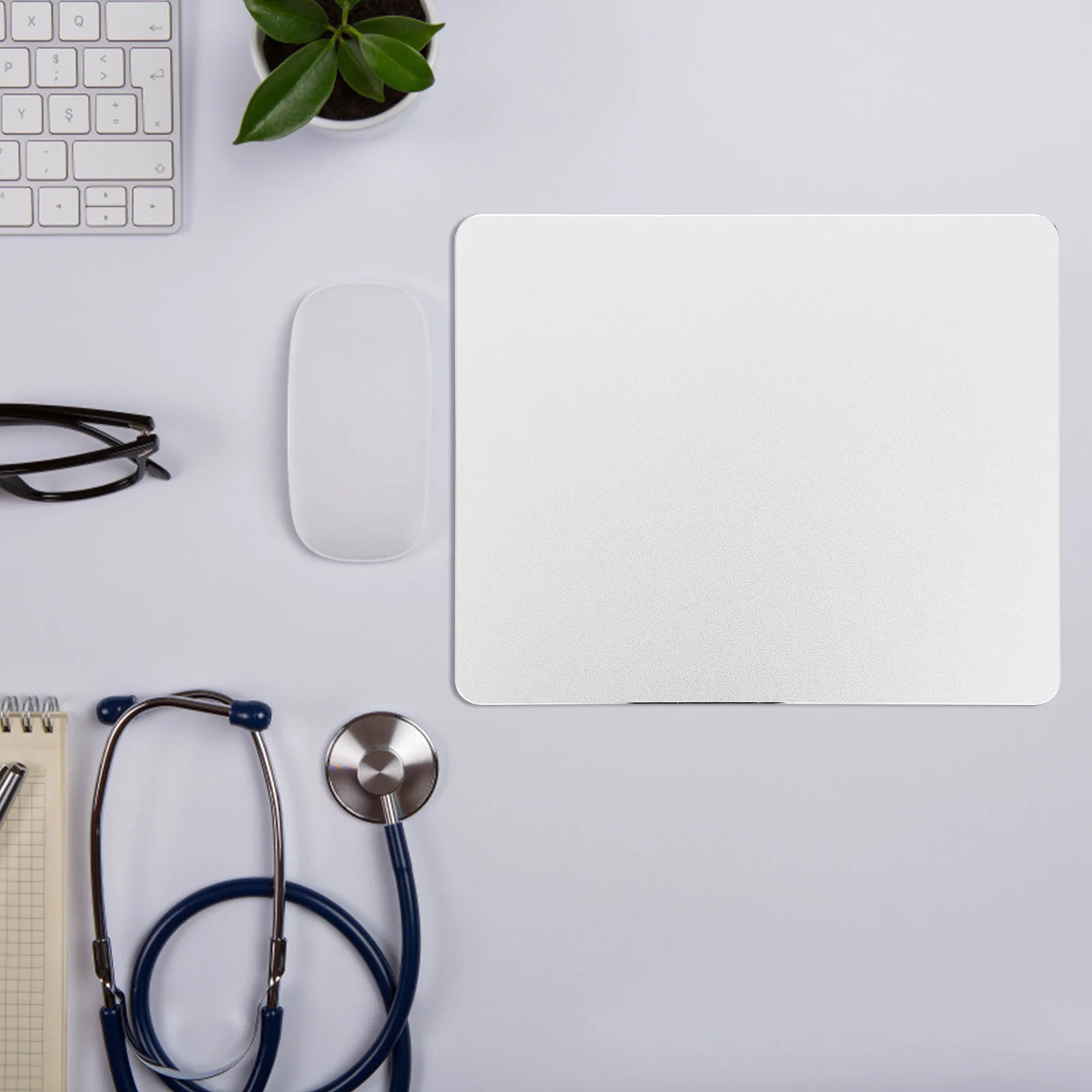 

Aluminum Alloy Mouse Pad Square Double-Sided Metal Surface Mouse Mat for High Precision Control Ideal for Gaming and Daily Use