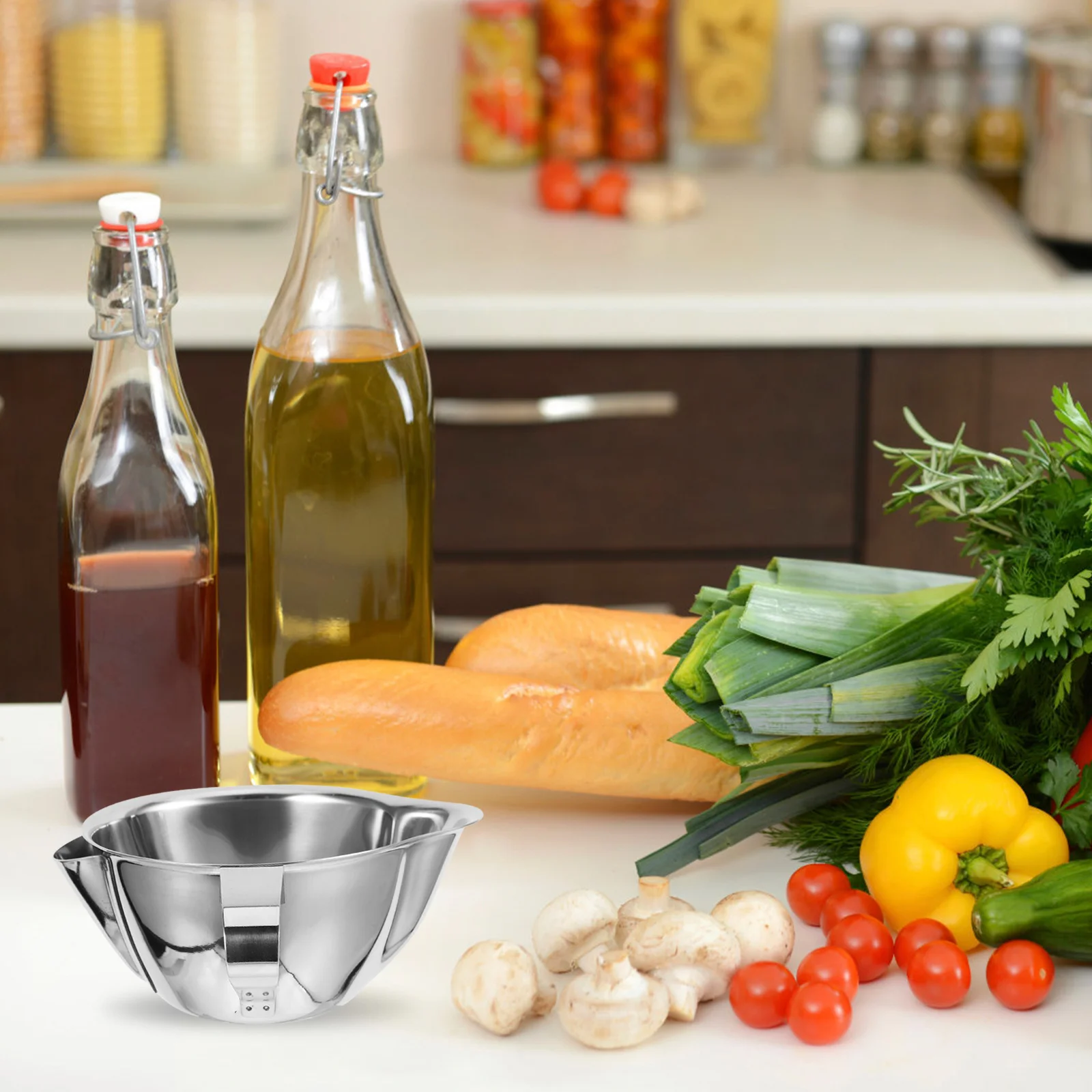 

Stainless Steel Oil Soup Separator Bowl Large Capacity Unique Arc Spout Grease Filter Multipurpose Liquid Container for Home