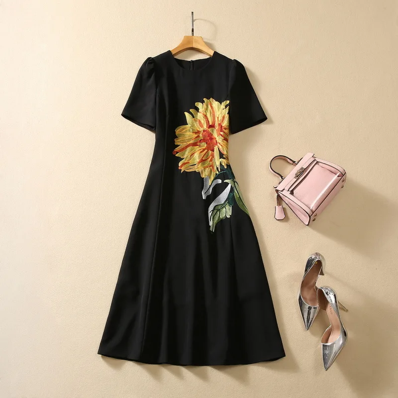 

European and American women's clothing 2023 autumn new Round neck Short sleeve flower embroidery black Fashion dress XXL