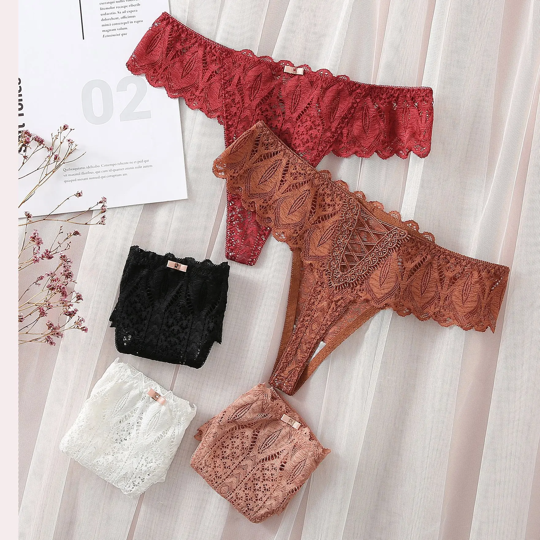 European Thong Women's Underwear Sexy Lace Panties Low Waisted Seamless Girl G-String Fashion Hollow Out T Pants Female Lingerie