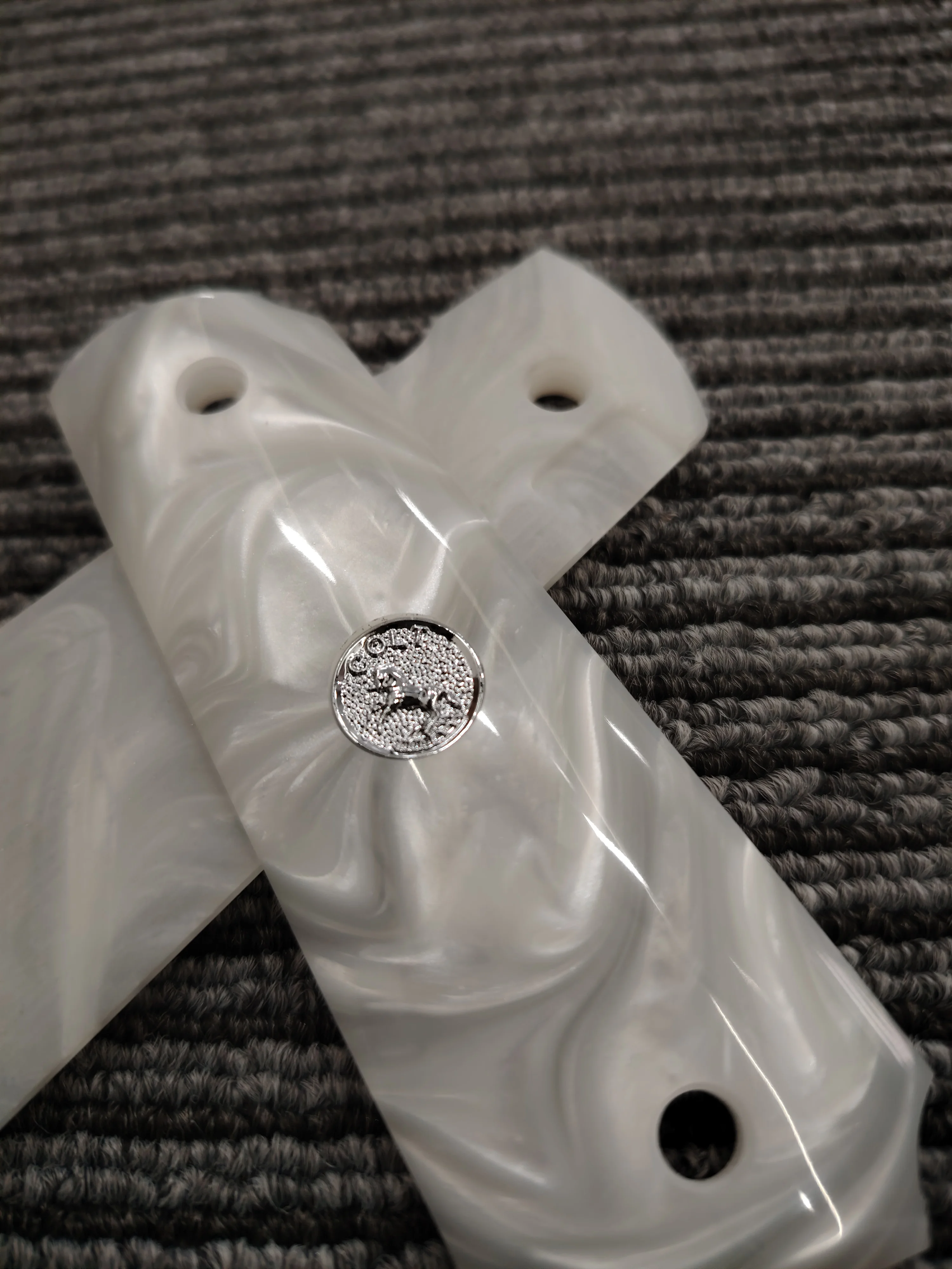 1911 Grips Full Size, White Pearl Silver Colt Medallion, geschikt voor Colt, Kimber, Springfield, Remington, Rock Island, Government Commander