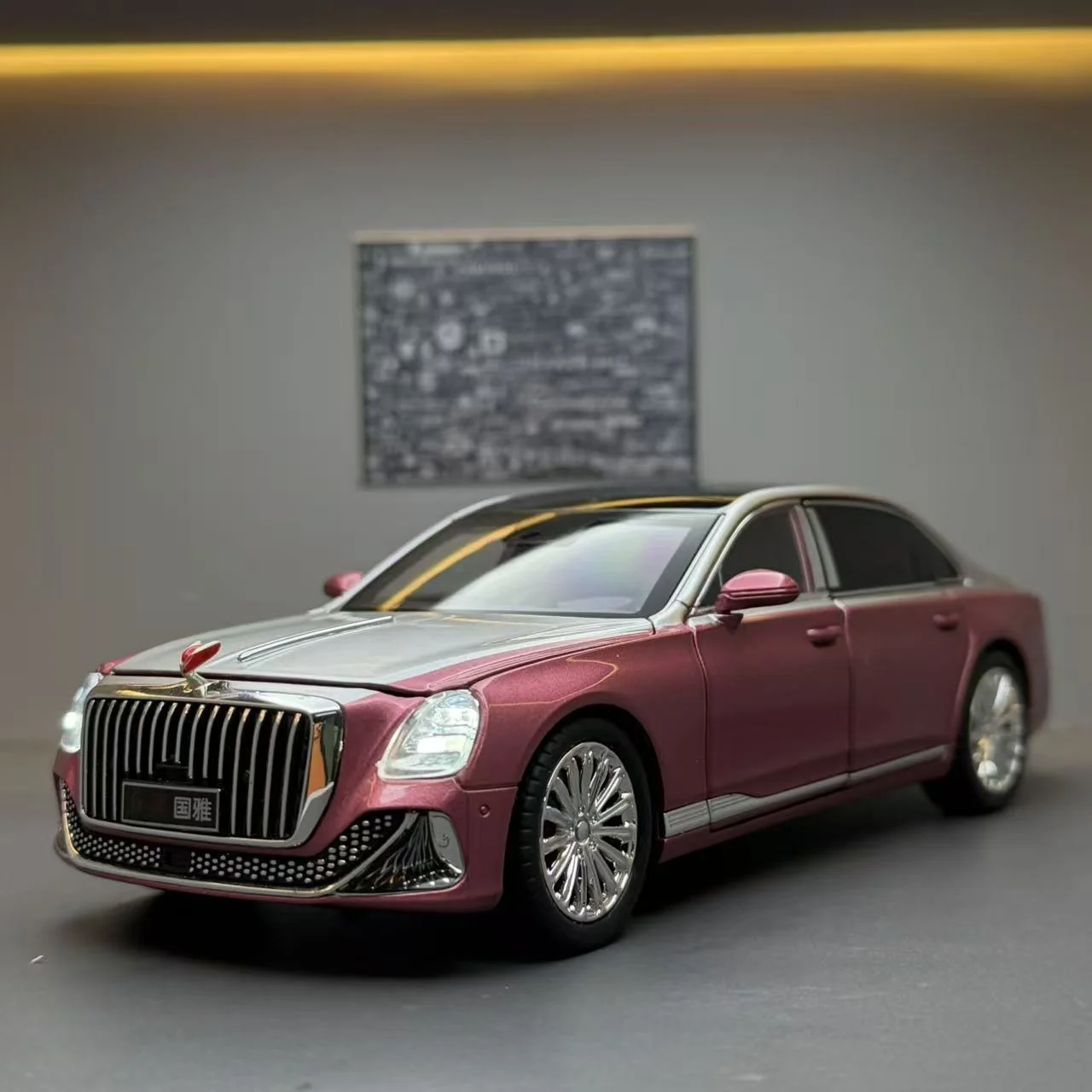 1:24 Scale Simulation Guoya Golden Sunflower Alloy Car Model Hobby Collection Ornament Fun Interactive Educational Toy