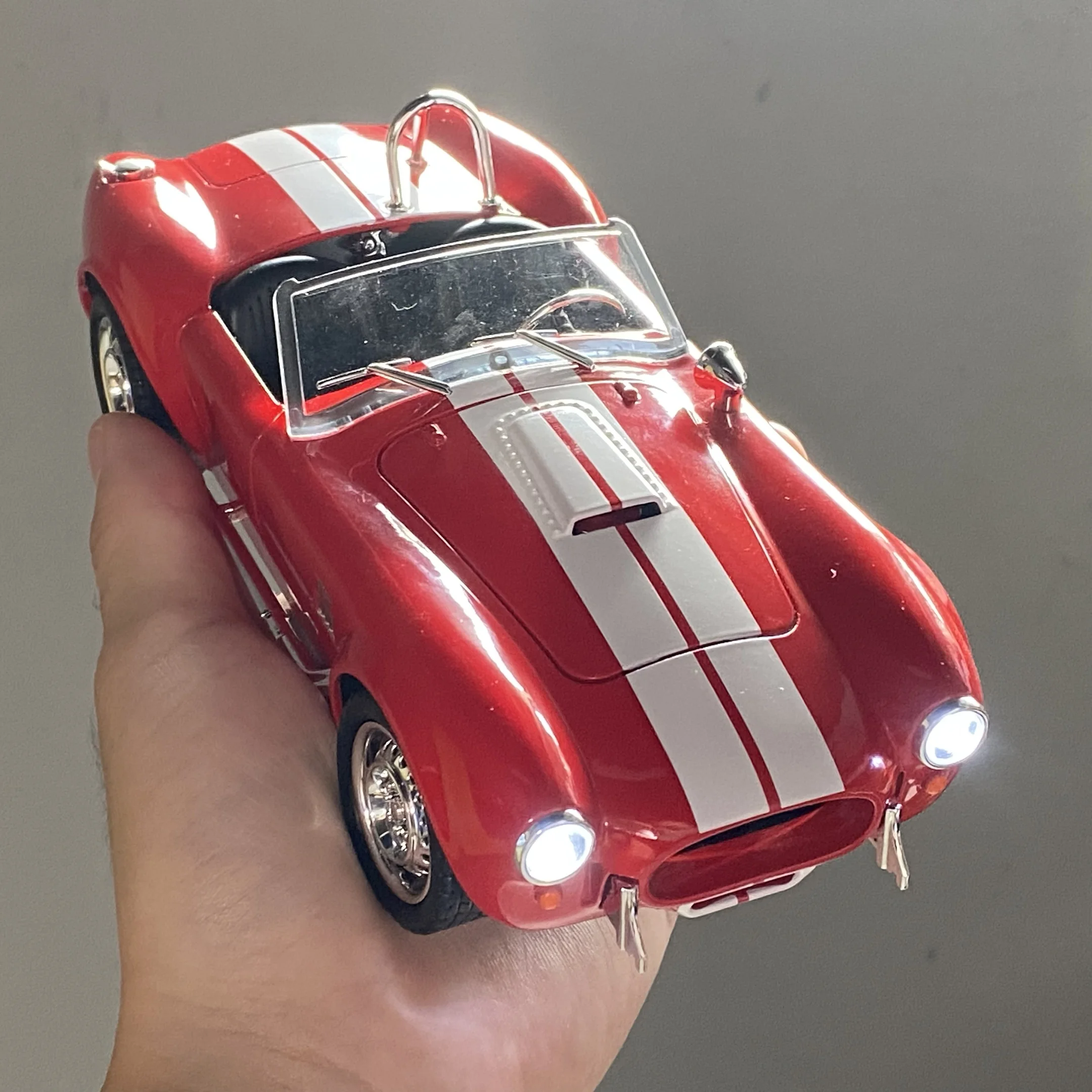 1:22 Ford Shelby Ac Cobra 1965 Классический автомобиль из сплава металла, литая под давлением модель автомобиля, модные игрушечные украшения, коллекция украшений, подарки для хобби