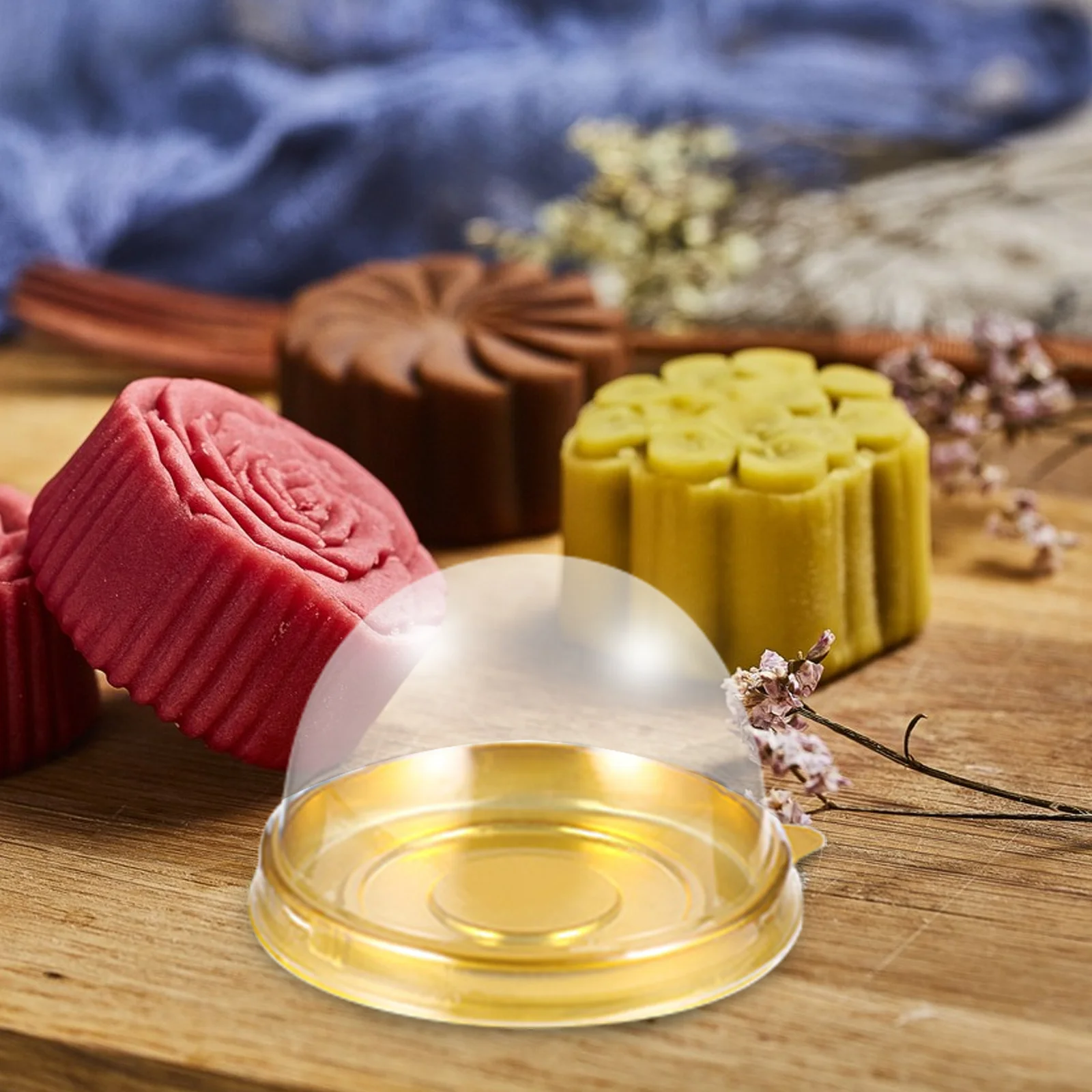 

100 pcs Baking Packaging Golden Crafted Pastry Boxes For Cupcakes Moon Cakes Desserts Portable Storage Containers Bread Puff