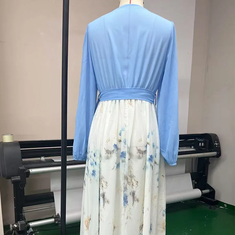 エレガントな花柄プリントの女性の V ネック長袖ドレス春秋自由奔放に生きるパッチワークフラワープリントカジュアルルーズマキシドレス